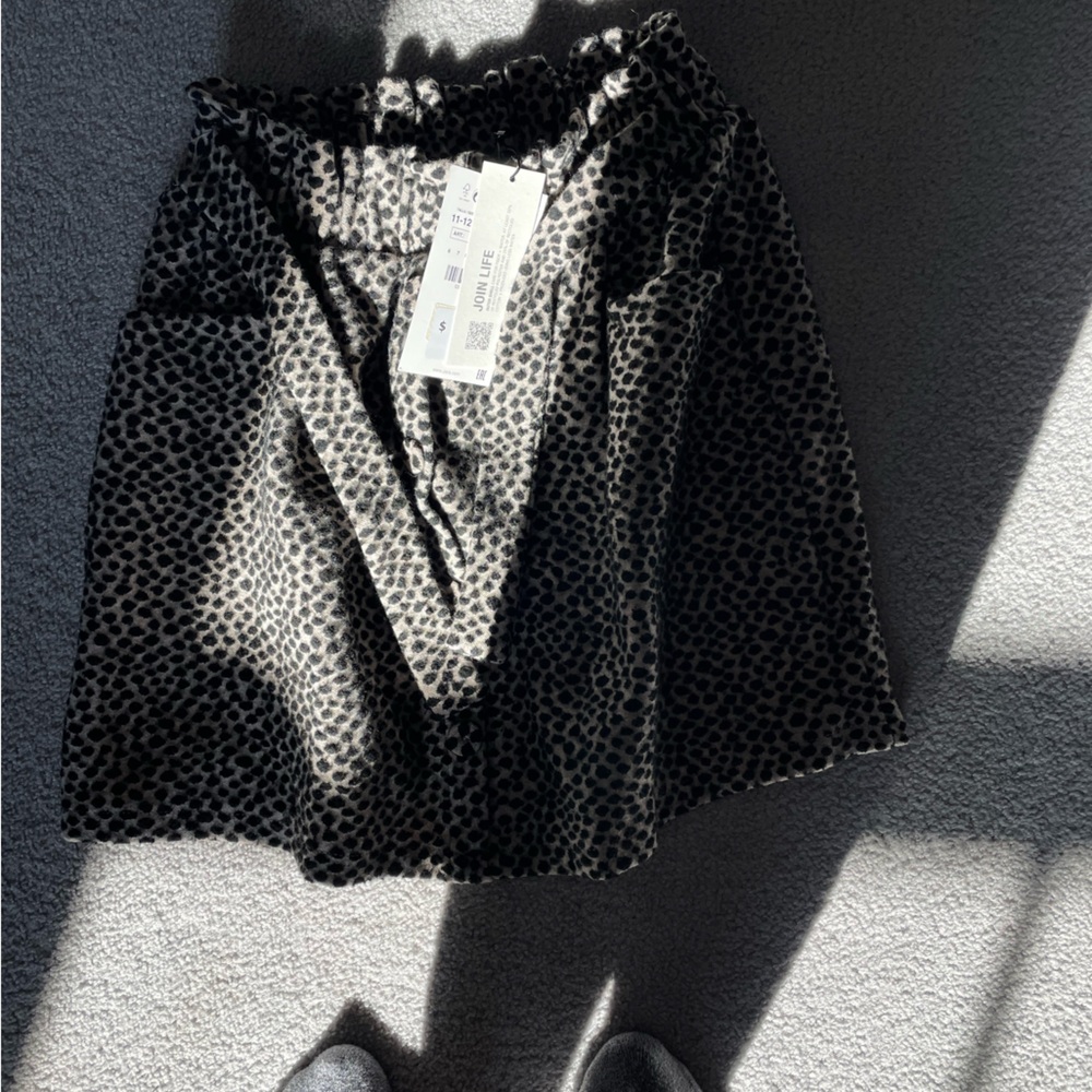 Girls Zara skirt.